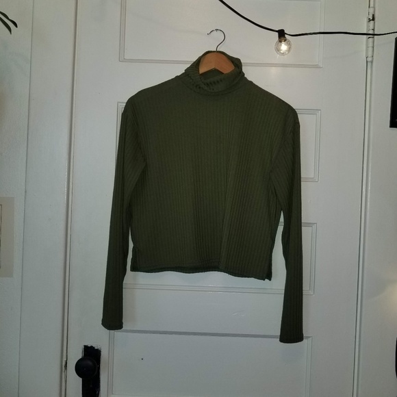 h&m green turtleneck